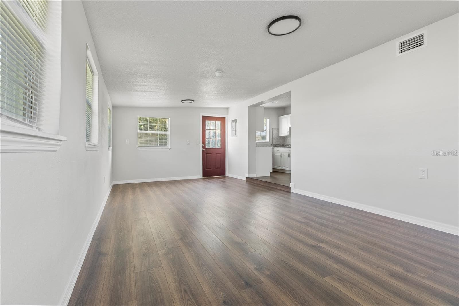 backdoor/living room - 3013 LAUREL AVE, LAKE WALES