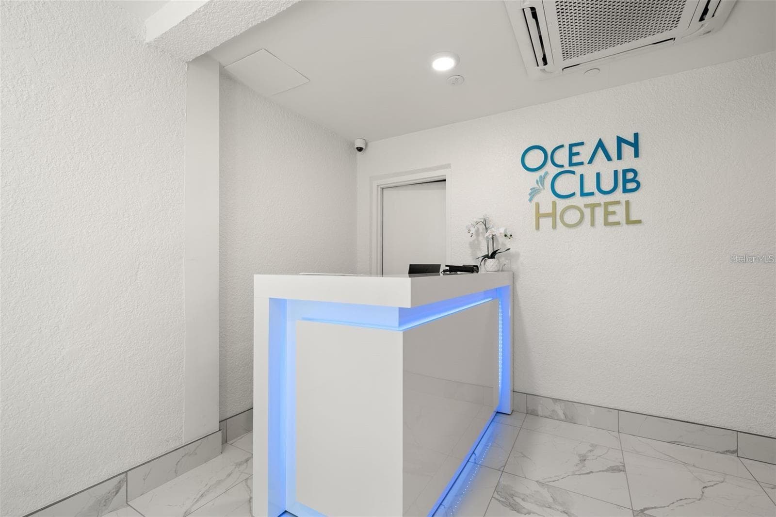 FRONT DESK - 11500 GULF BLVD #304, TREASURE ISLAND