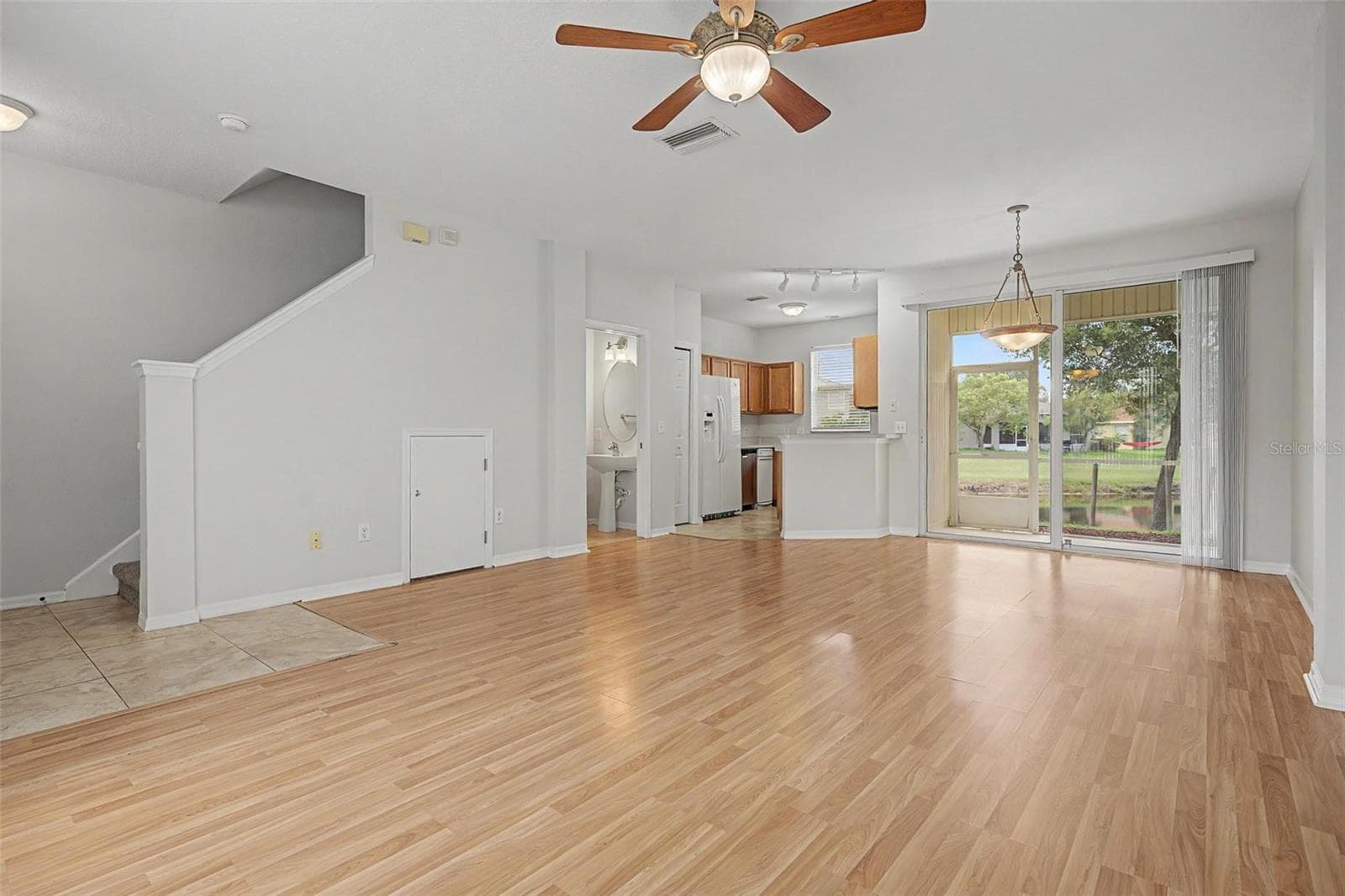 Townhouse at 12216 COUNTRY WHITE CIR, TAMPA, photo 8 of 33