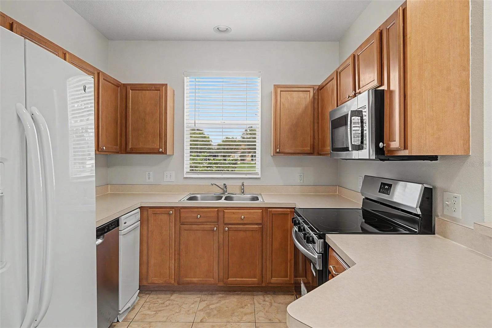 Townhouse at 12216 COUNTRY WHITE CIR, TAMPA, photo 10 of 33