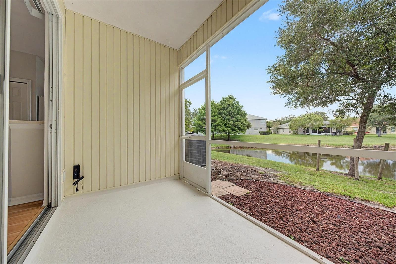 Townhouse at 12216 COUNTRY WHITE CIR, TAMPA, photo 23 of 33