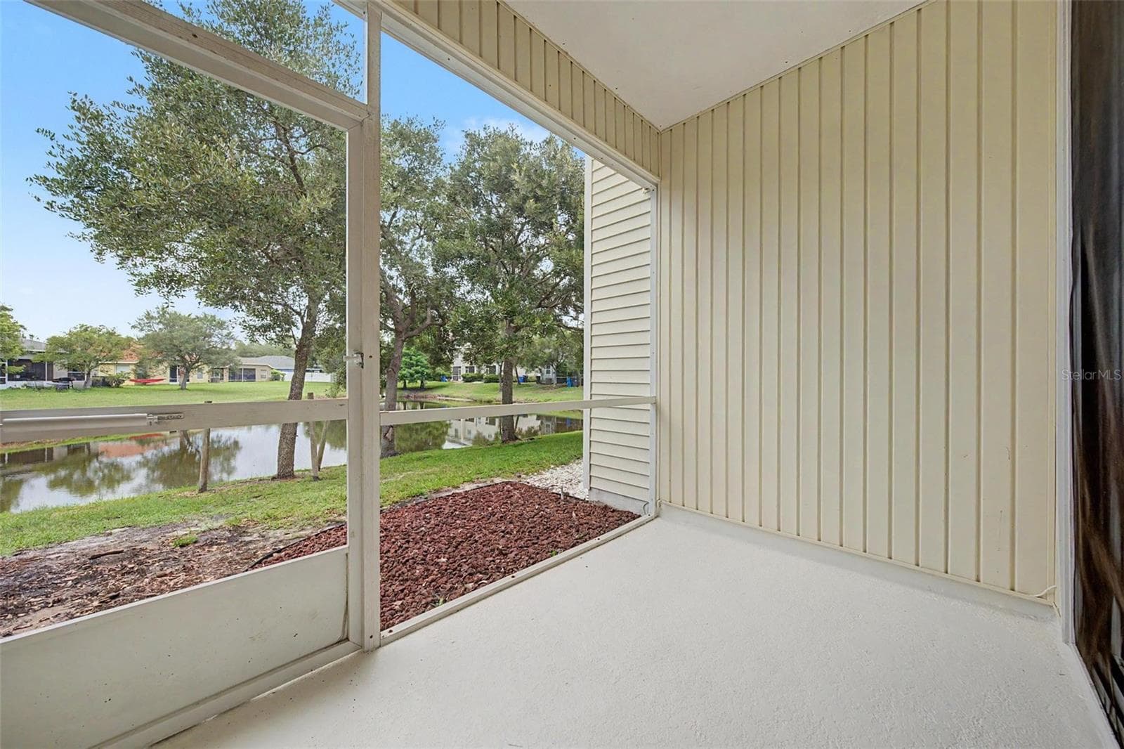 Townhouse at 12216 COUNTRY WHITE CIR, TAMPA, photo 24 of 33