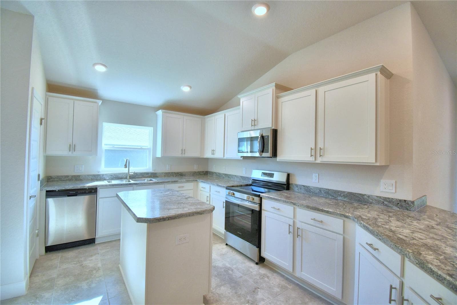 Single Family Residence at 4616 CALAMINT LN, AUBURNDALE, photo 10 of 52