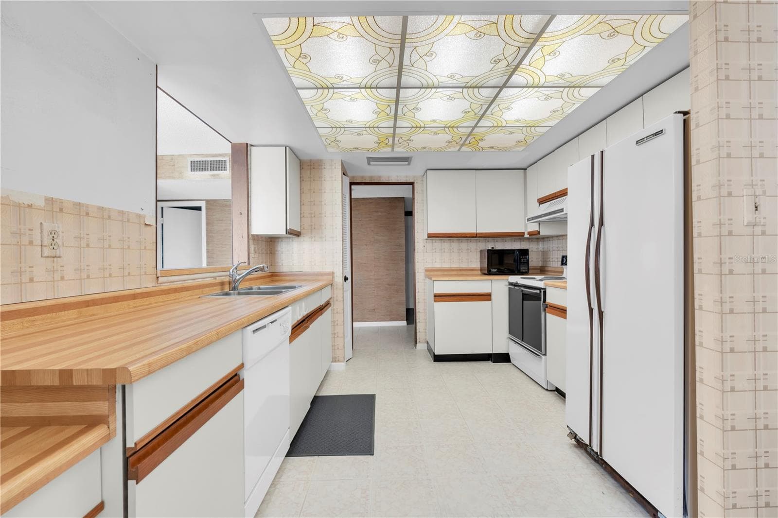 Condominium at 7600 BAYSHORE DR #701, TREASURE ISLAND, photo 11 of 41