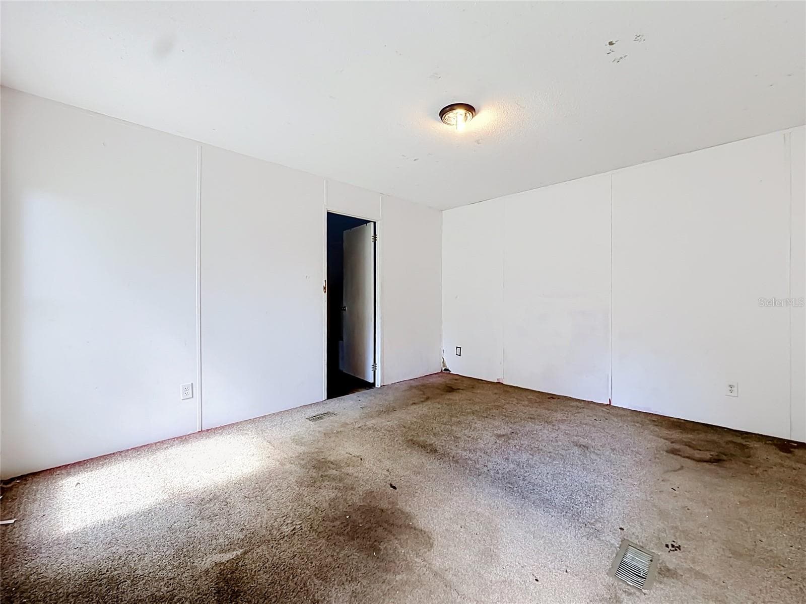 Manufactured Home at 21420 NE 41ST ST, WILLISTON, photo 23 of 31