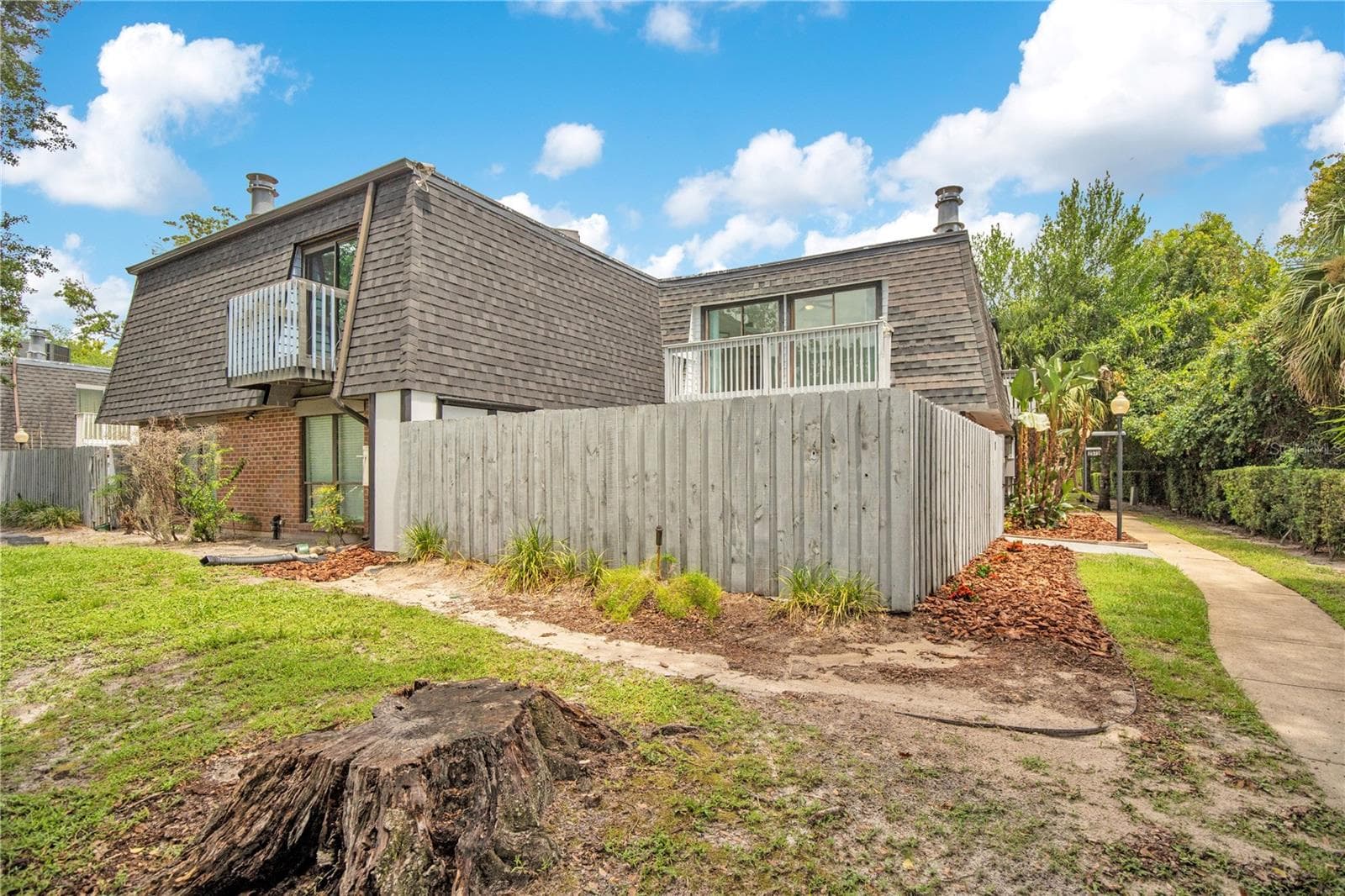 Townhouse at 2577 DERBYSHIRE CIR, CASSELBERRY, photo 2 of 37