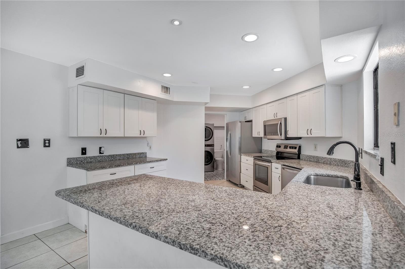 Kitchen - 2577 DERBYSHIRE CIR, CASSELBERRY
