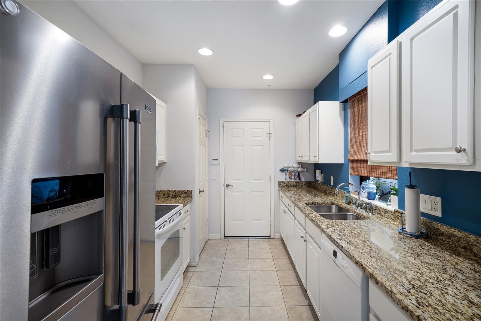 Condominium at 7258 HAMILTON RD, BRADENTON, photo 4 of 32