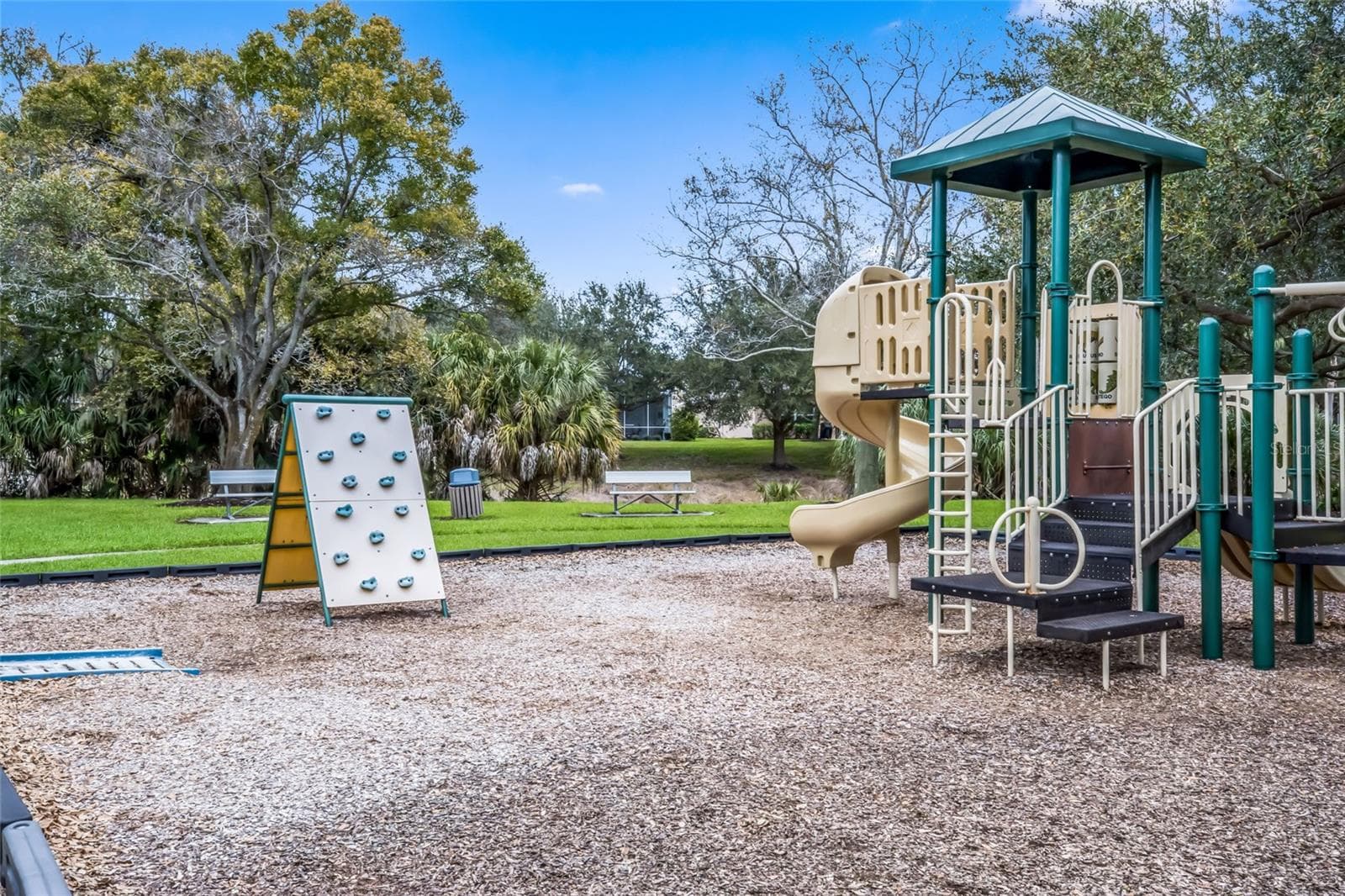 Condominium at 7258 HAMILTON RD, BRADENTON, photo 22 of 32