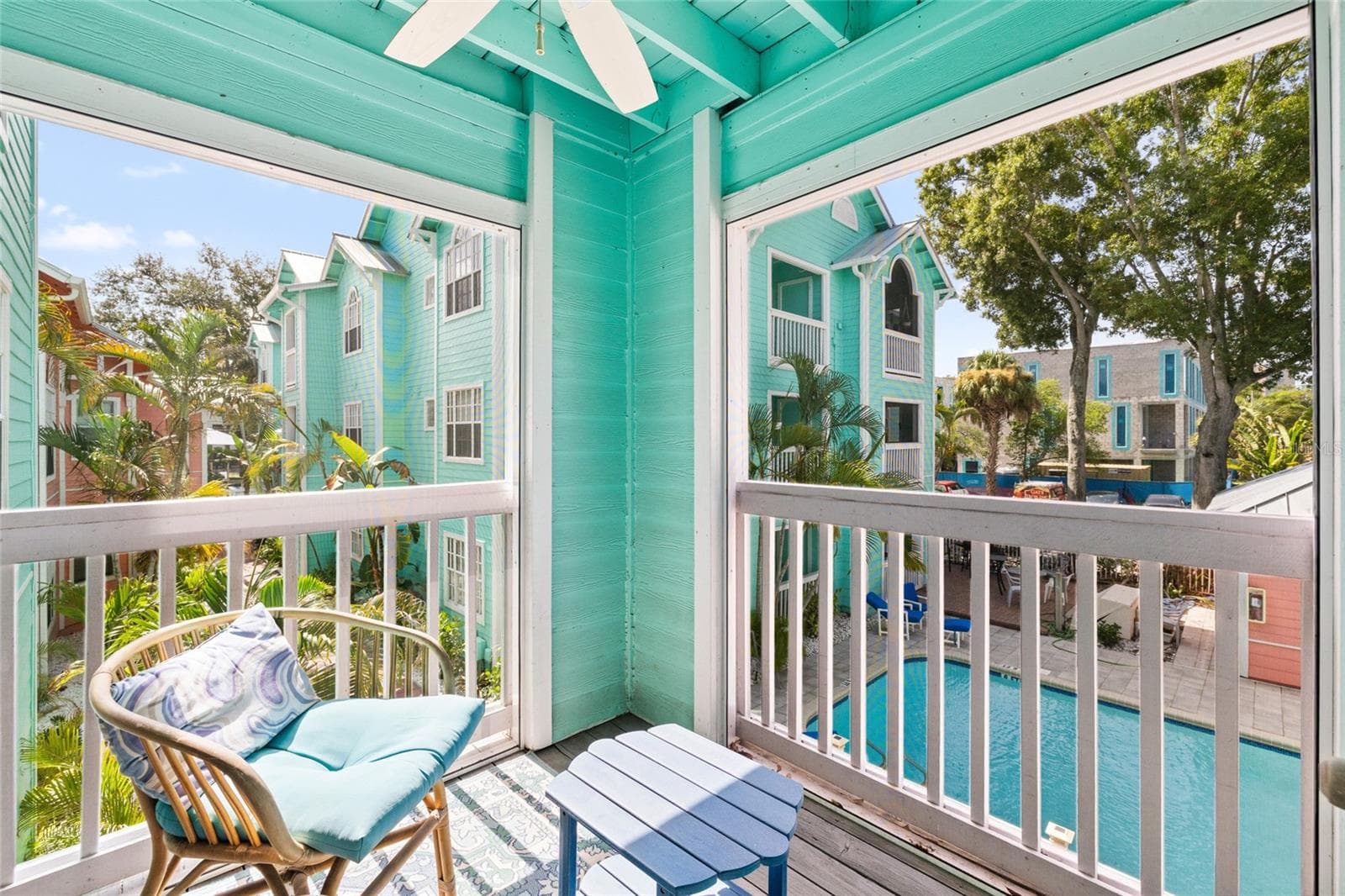 screened in Balcony overlooking pool - 3002 W CLEVELAND ST #B6, TAMPA