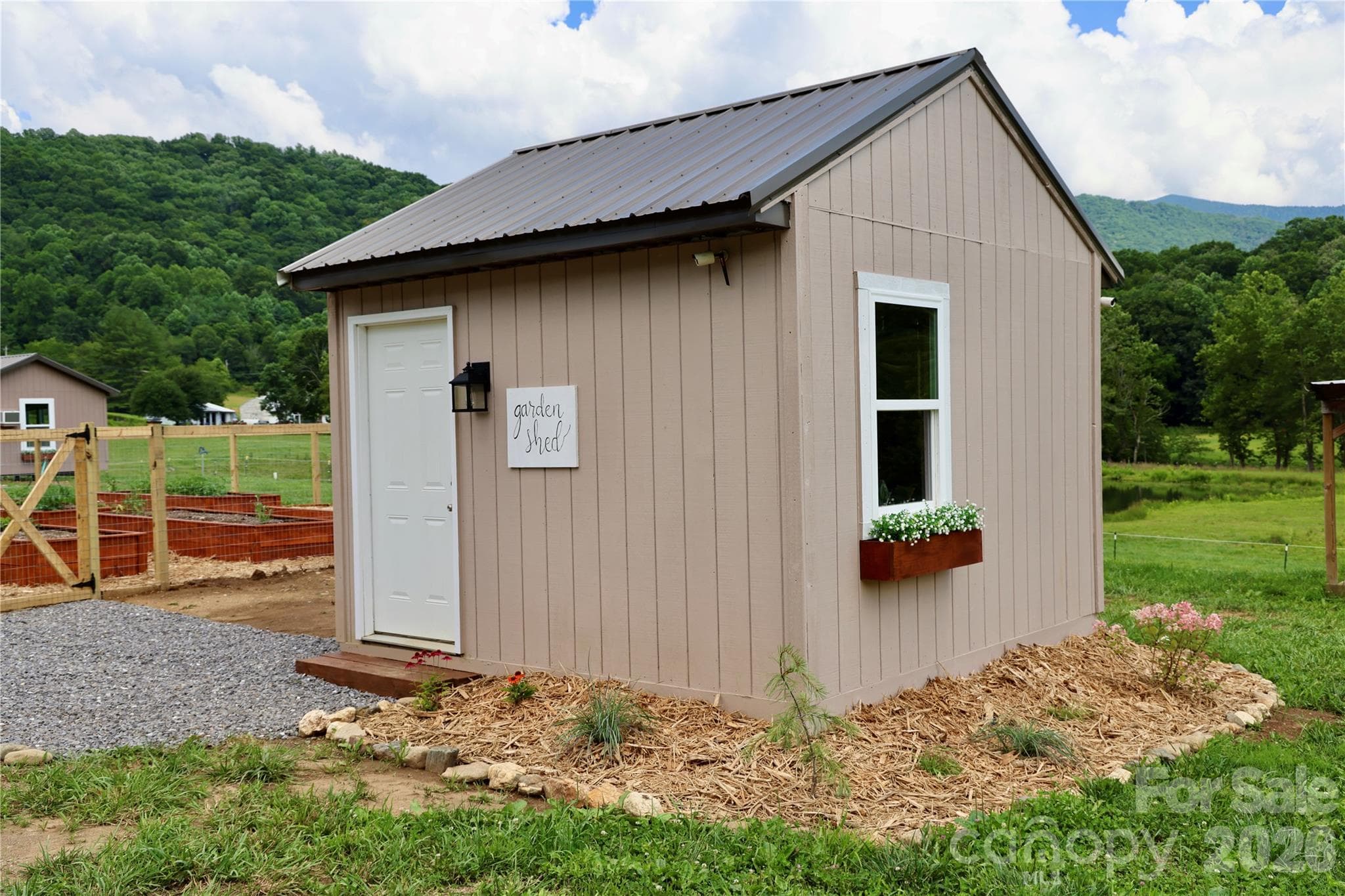 Garden Shed - 793 State Highway 197 South, Burnsville