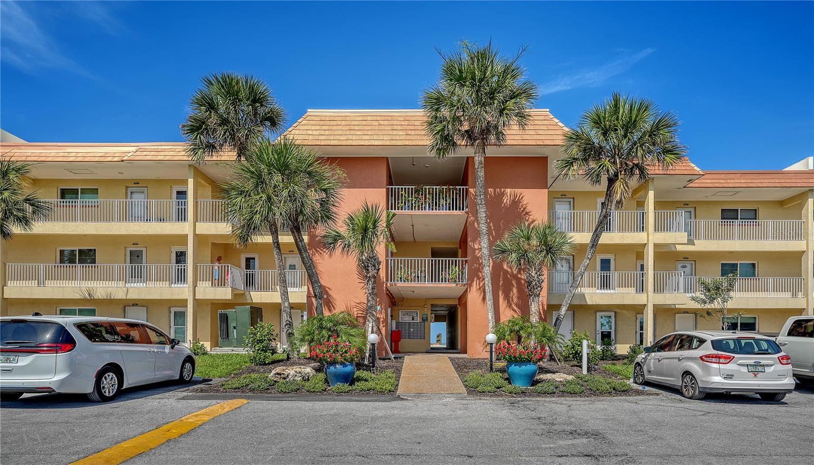 Condominium at 9000 BLIND PASS RD #303, SARASOTA, photo 3 of 25