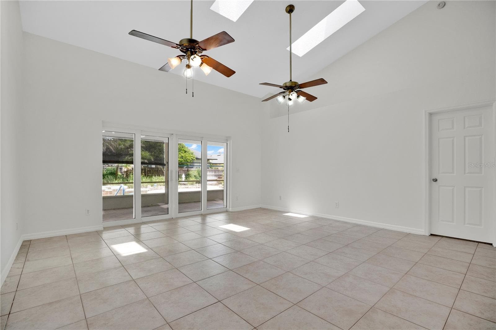 Single Family Residence at 3886 KINGSTON OAKS CV, OVIEDO, photo 6 of 44