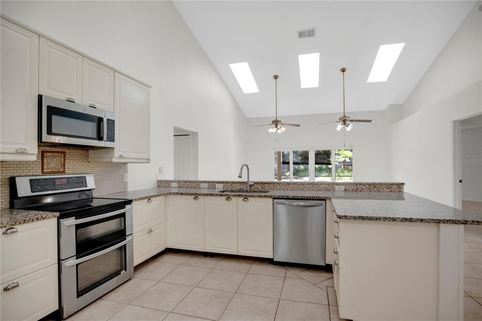 Single Family Residence at 3886 KINGSTON OAKS CV, OVIEDO, photo 10 of 44