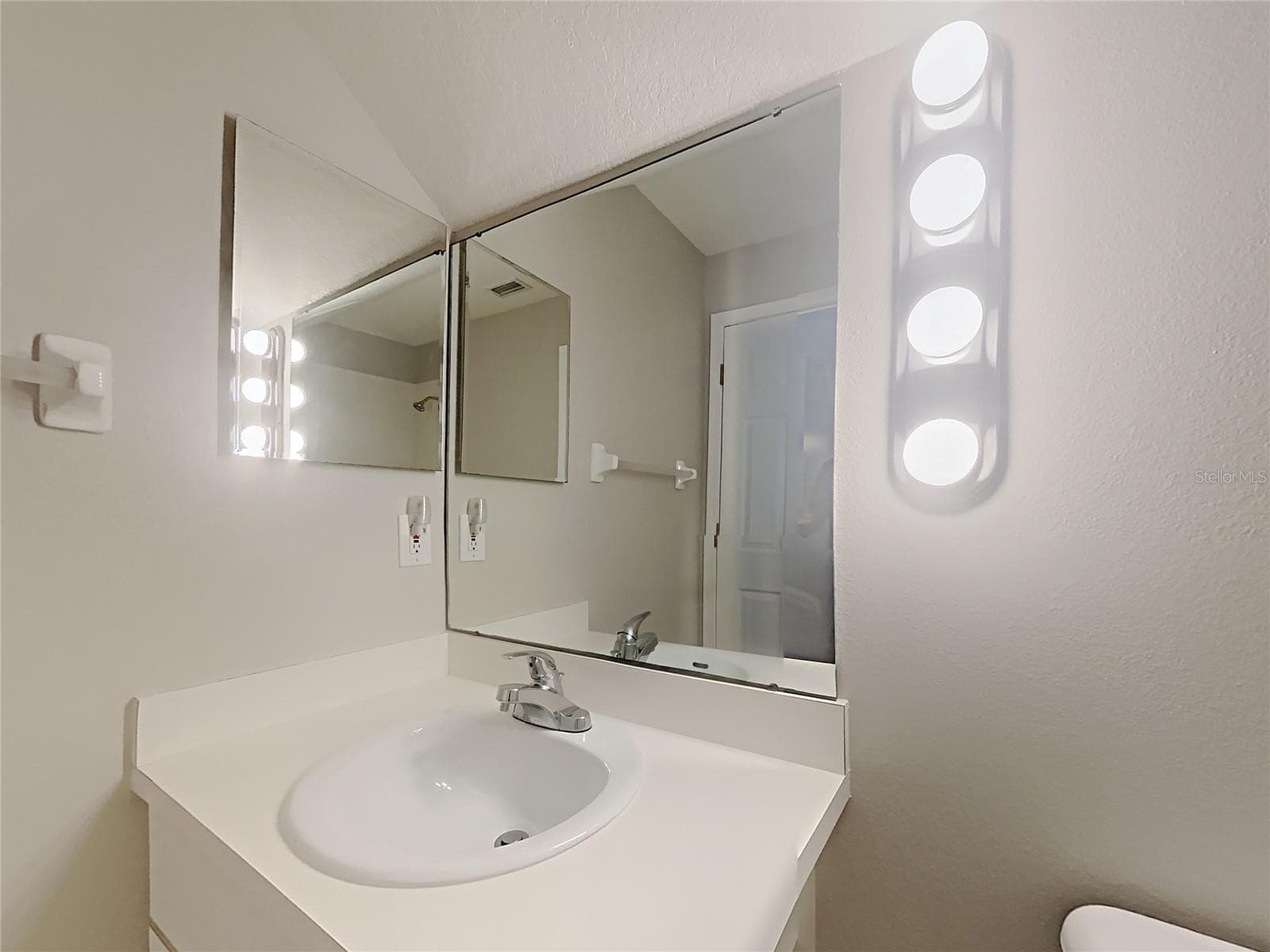 Single Family Residence at 404 SUMMER SAILS DR, VALRICO, photo 19 of 25