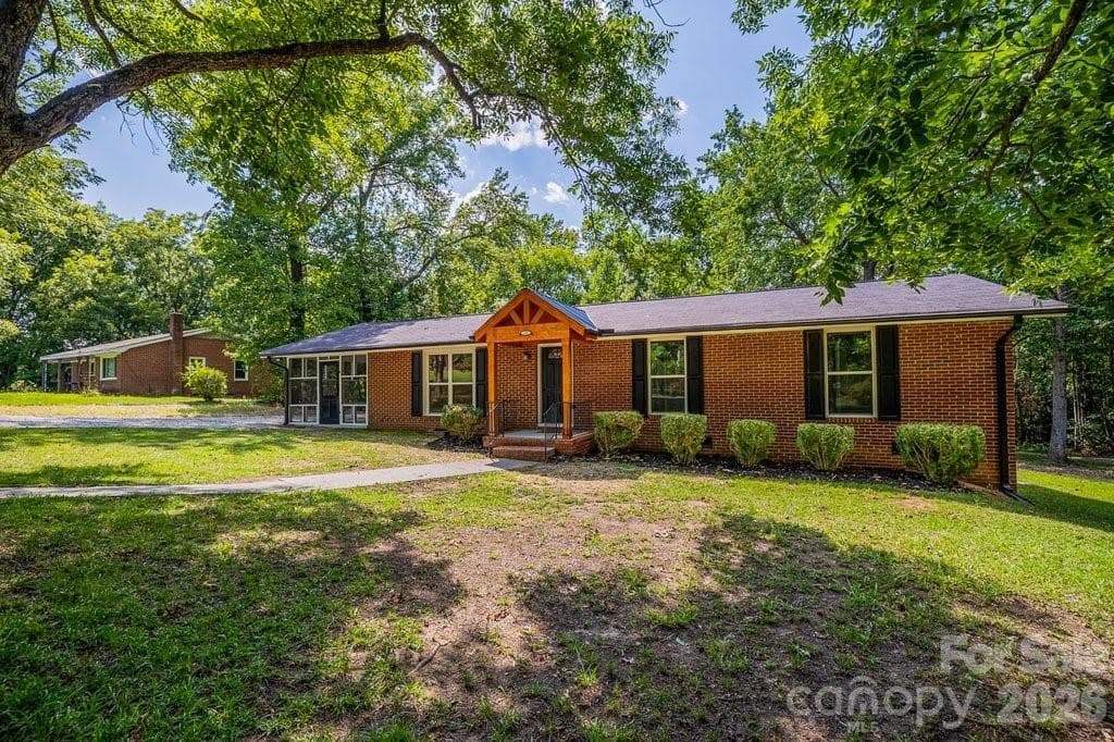 Single Family Residence at 139 E Forest Drive, Union, photo 4 of 42