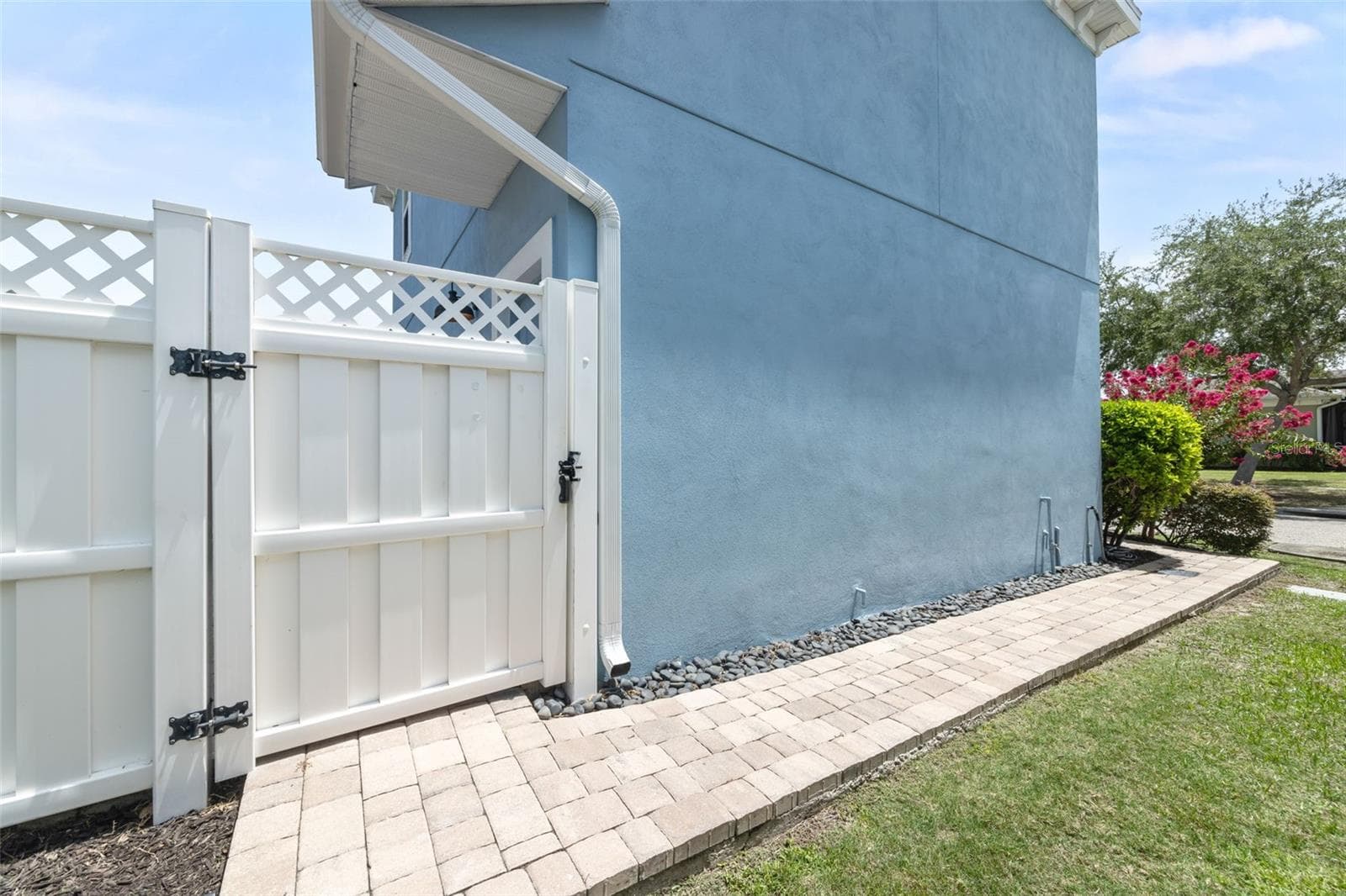 Side Entrance - 510 WINTERSIDE DR, APOLLO BEACH