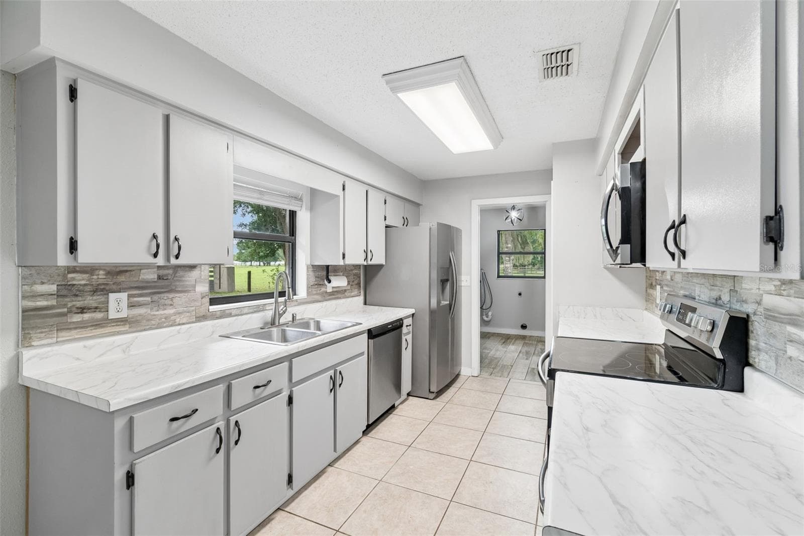 Single Family Residence at 336 CORBETT RD, LITHIA, photo 9 of 47