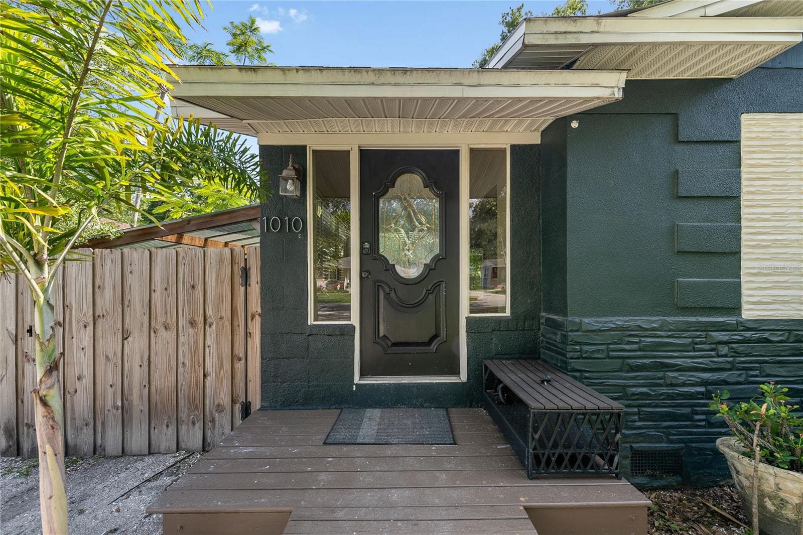 Single Family Residence at 1010 W BERRY AVE, TAMPA, photo 4 of 41