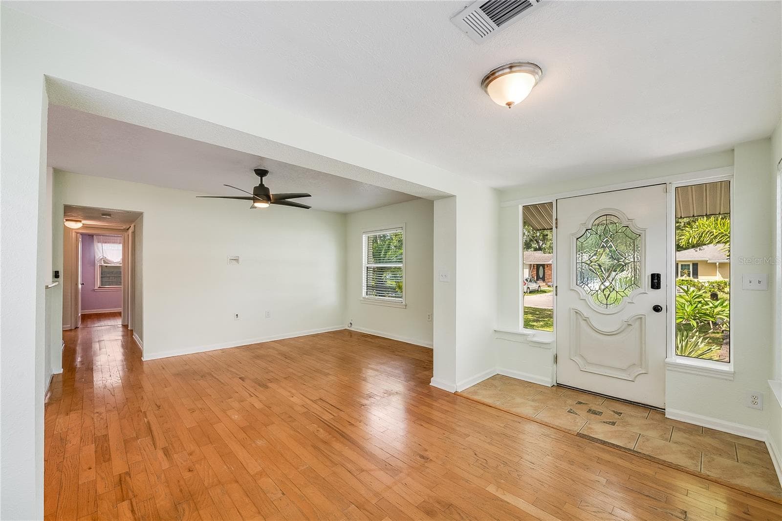 Single Family Residence at 1010 W BERRY AVE, TAMPA, photo 5 of 41