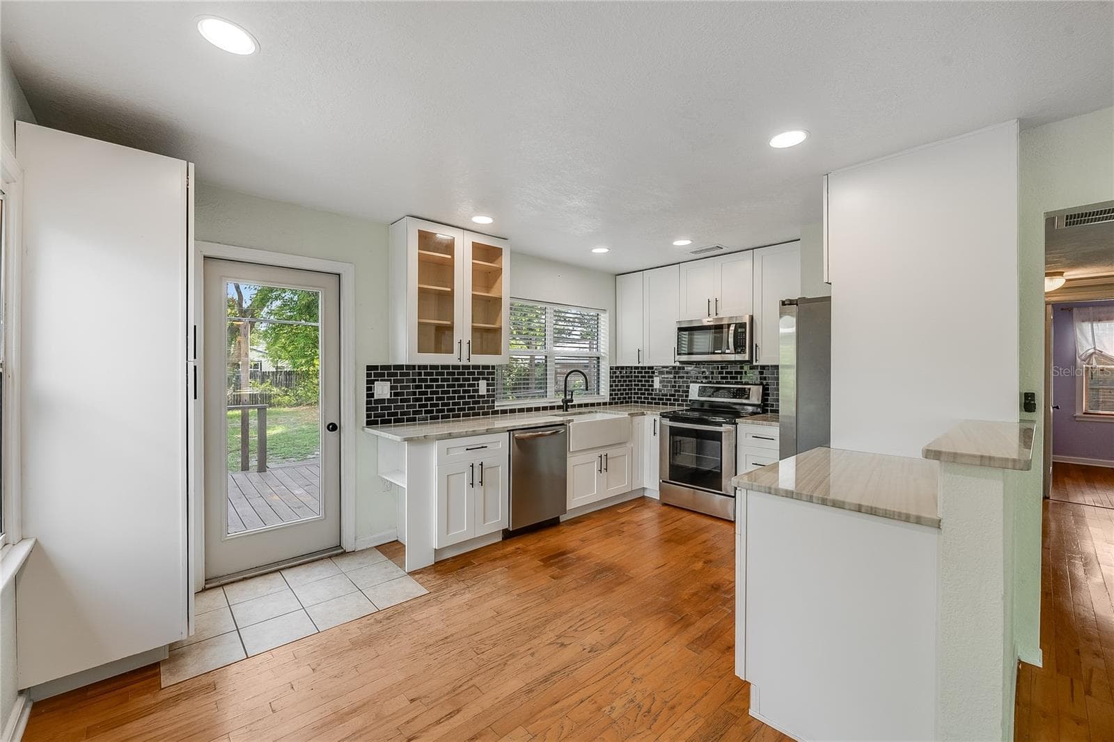 Single Family Residence at 1010 W BERRY AVE, TAMPA, photo 8 of 41