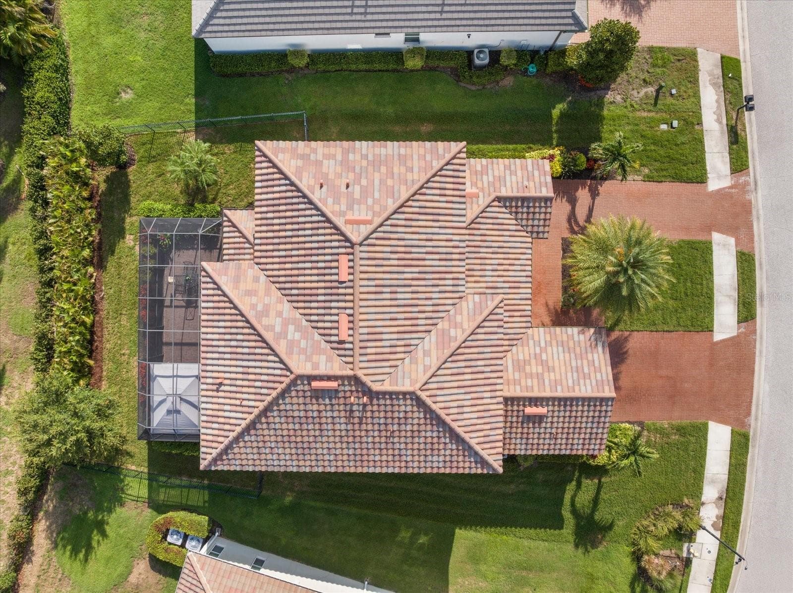 DOUBLE DRIVEWAYS - 12120 GANNETT PL, LAKEWOOD RANCH