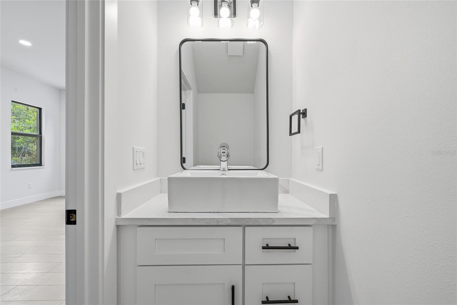 Guest Half Bath - 7106 N 10TH ST, TAMPA
