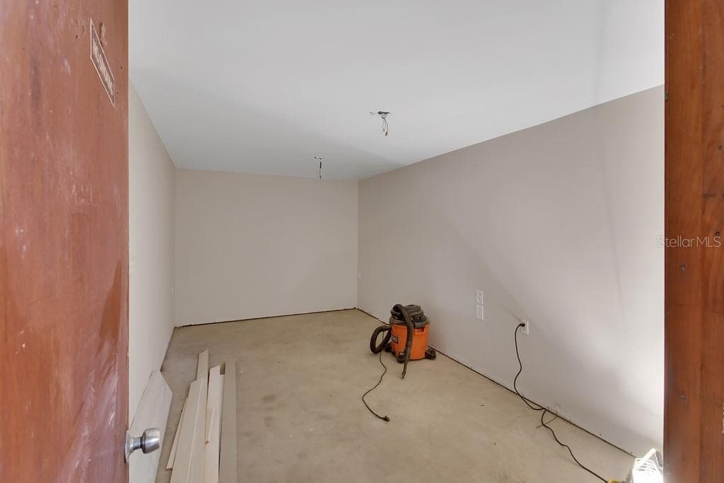 Downstairs is an office - 1530 DEERMOSS LN, DELAND