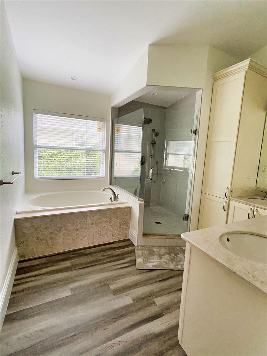 Single Family Residence at 2400 LAUDERDALE CT, ORLANDO, photo 10 of 39