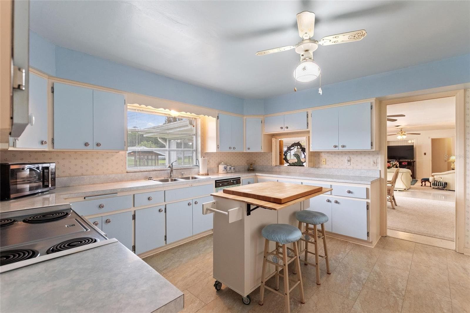 View of kitchen with direct view of informal areas. - 6197 AMARYLLIS DR, INDIAN LAKE ESTATES