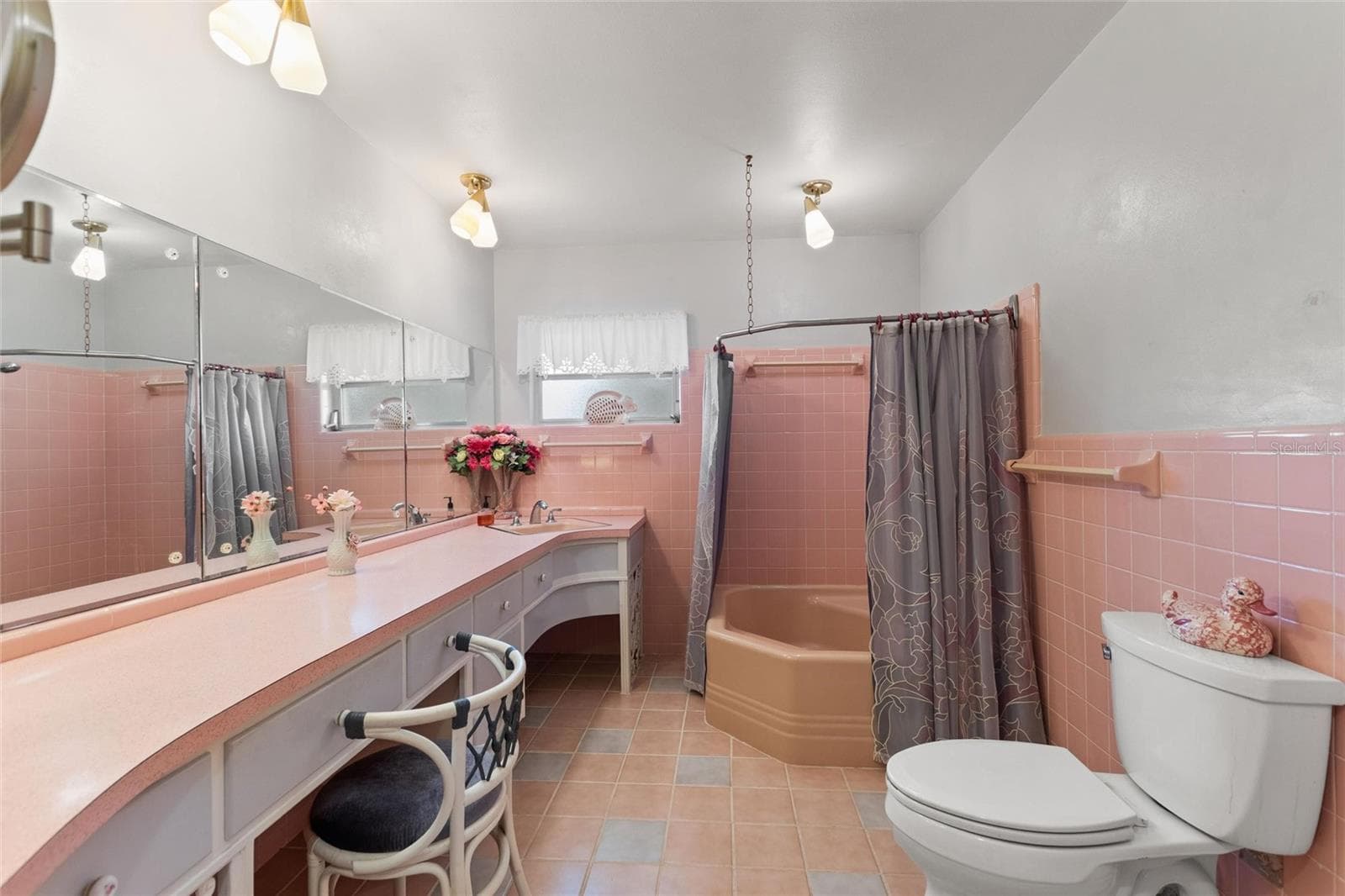 Guest bathroom! - 6197 AMARYLLIS DR, INDIAN LAKE ESTATES