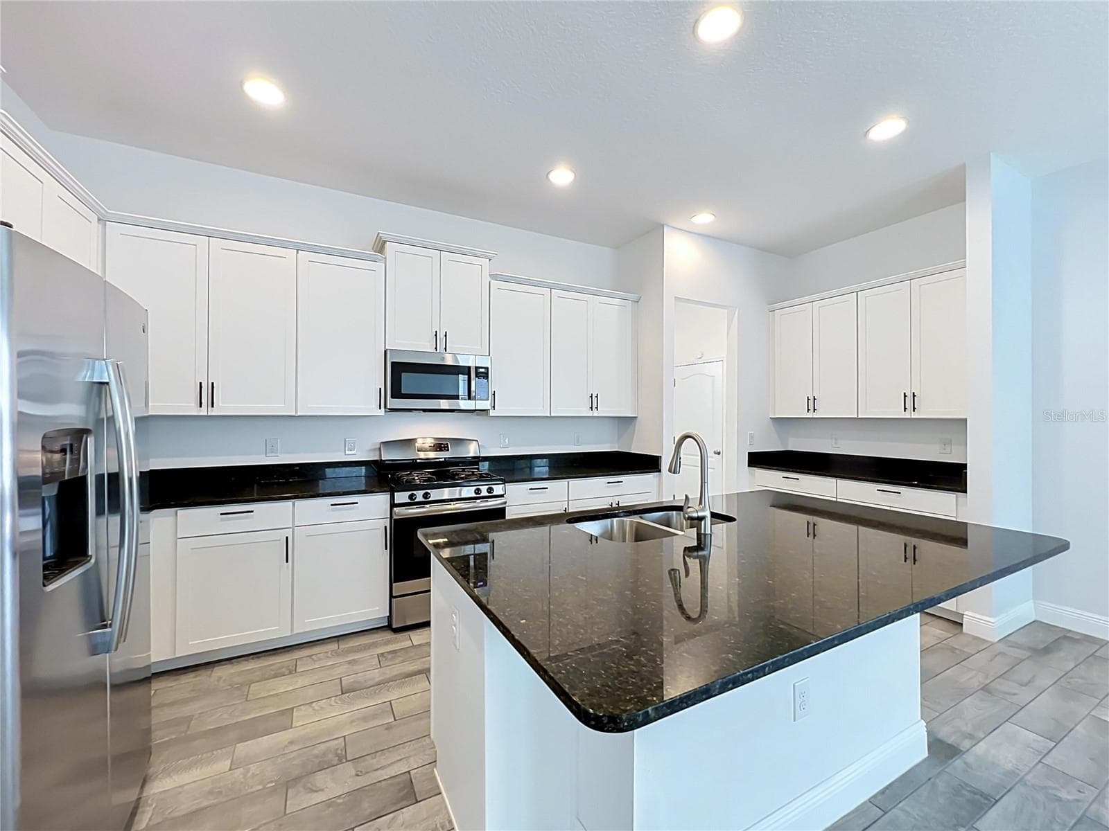 Single Family Residence at 15813 SWEET LEMON WAY, WINTER GARDEN, photo 15 of 64