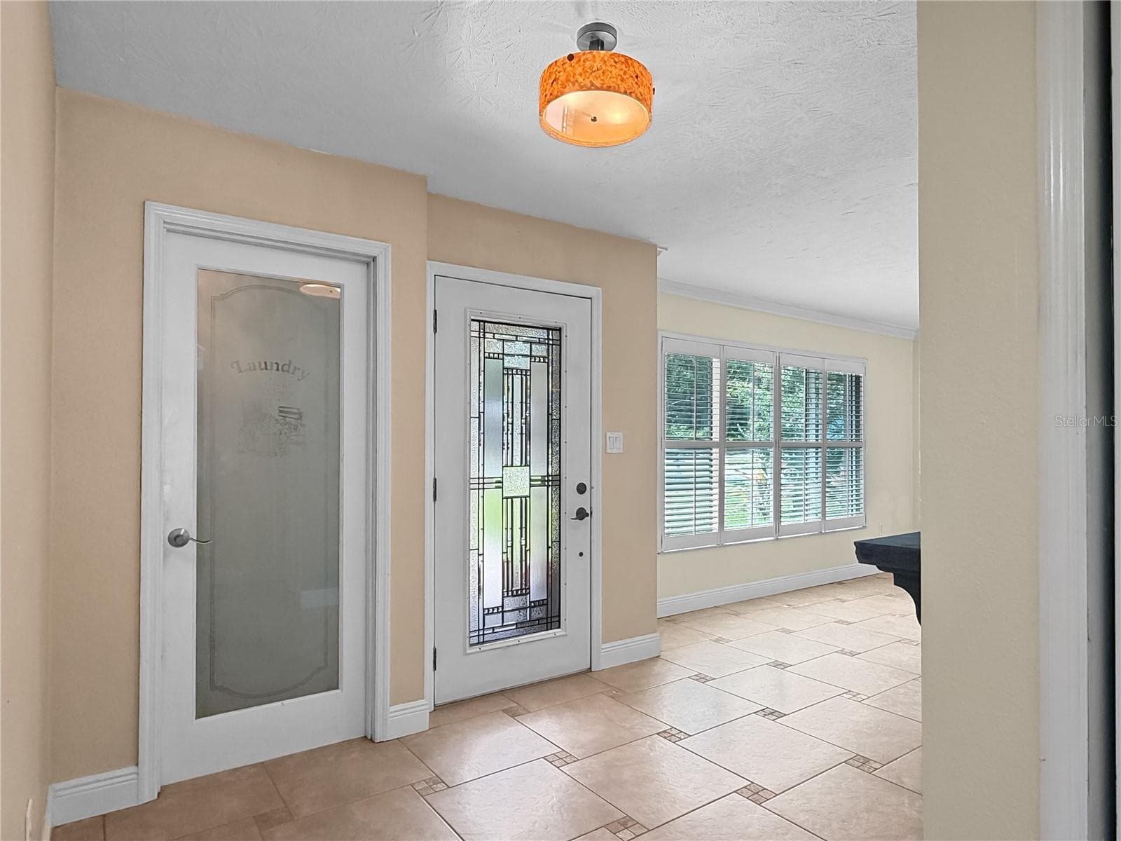 Front Entry - looking to Living Room - 1011 WINDING OAKS DR, PALM HARBOR