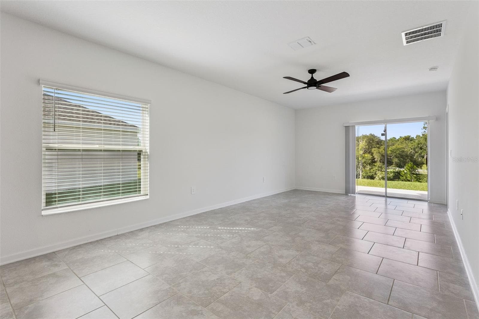 Single Family Residence at 26180 FEATHERGRASS CIR, LEESBURG, photo 5 of 33