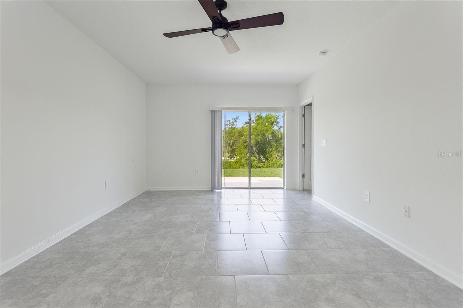 Single Family Residence at 26180 FEATHERGRASS CIR, LEESBURG, photo 6 of 33