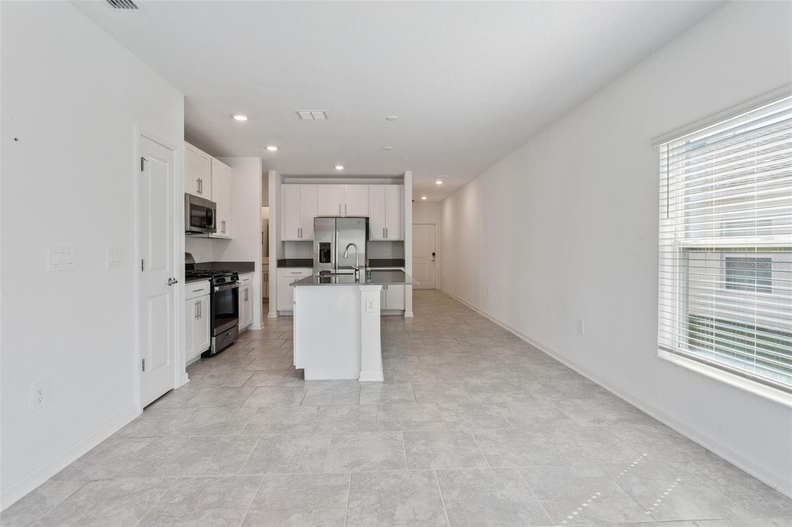 Single Family Residence at 26180 FEATHERGRASS CIR, LEESBURG, photo 10 of 33