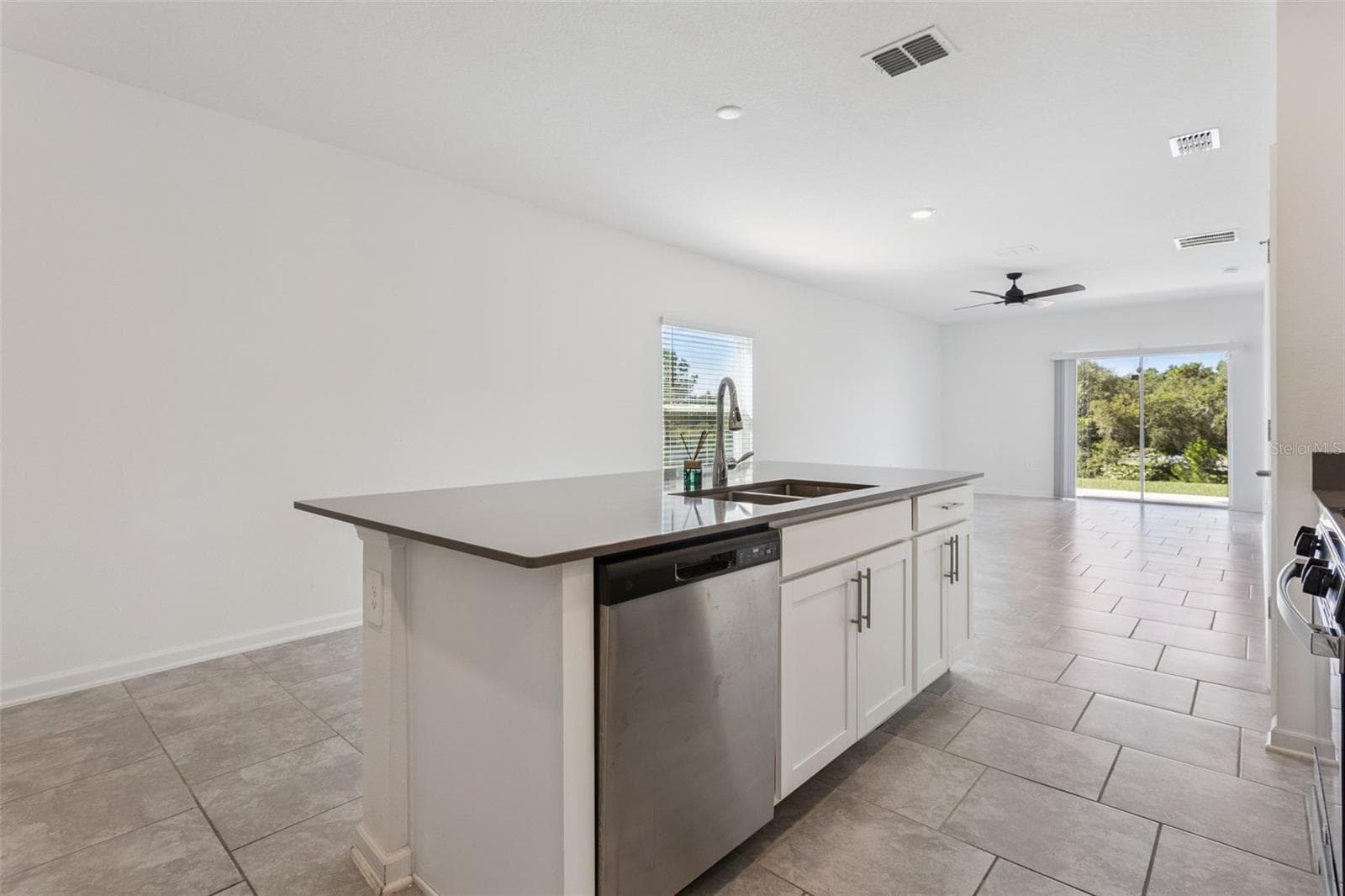Single Family Residence at 26180 FEATHERGRASS CIR, LEESBURG, photo 12 of 33