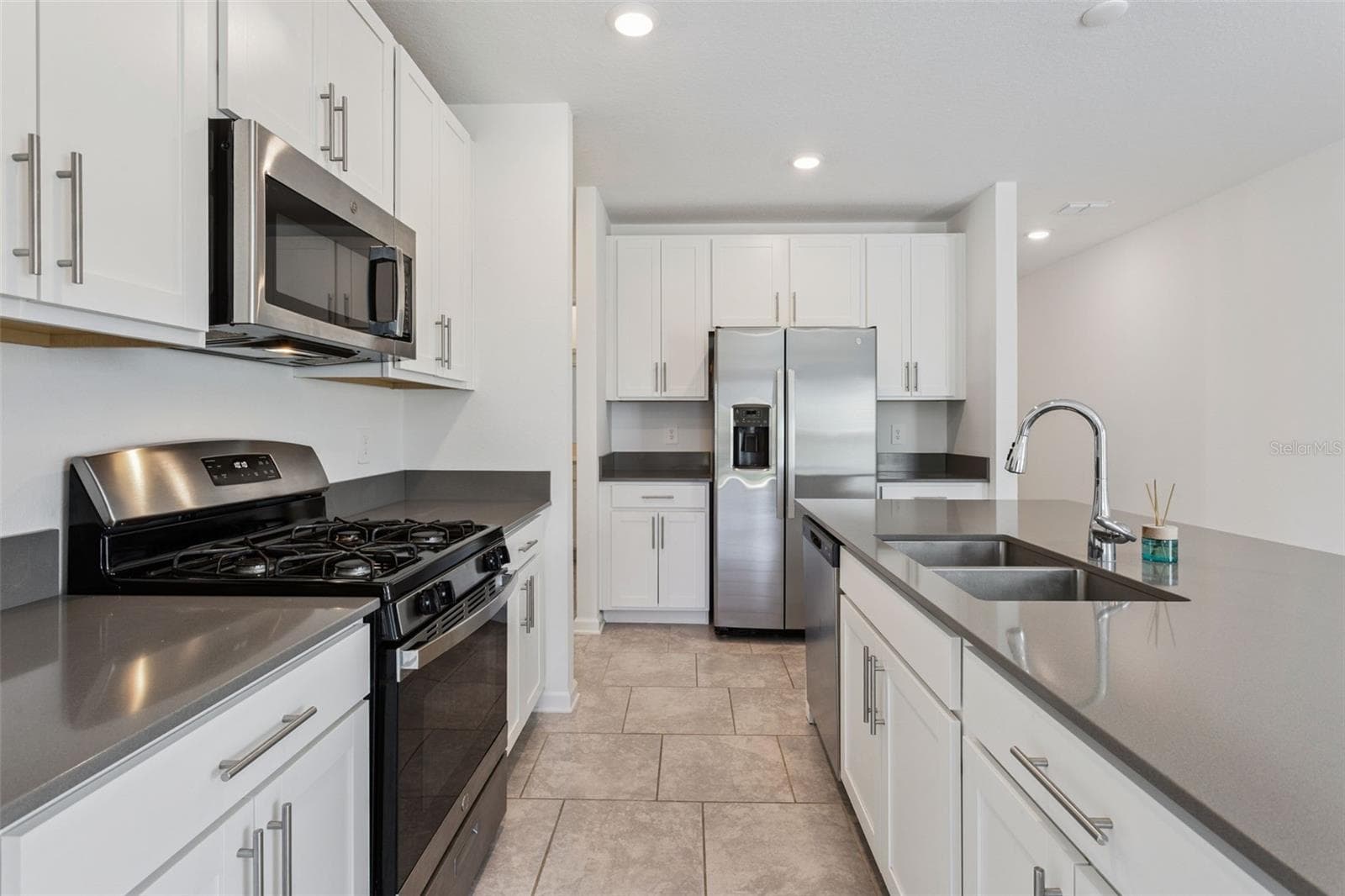 Single Family Residence at 26180 FEATHERGRASS CIR, LEESBURG, photo 14 of 33