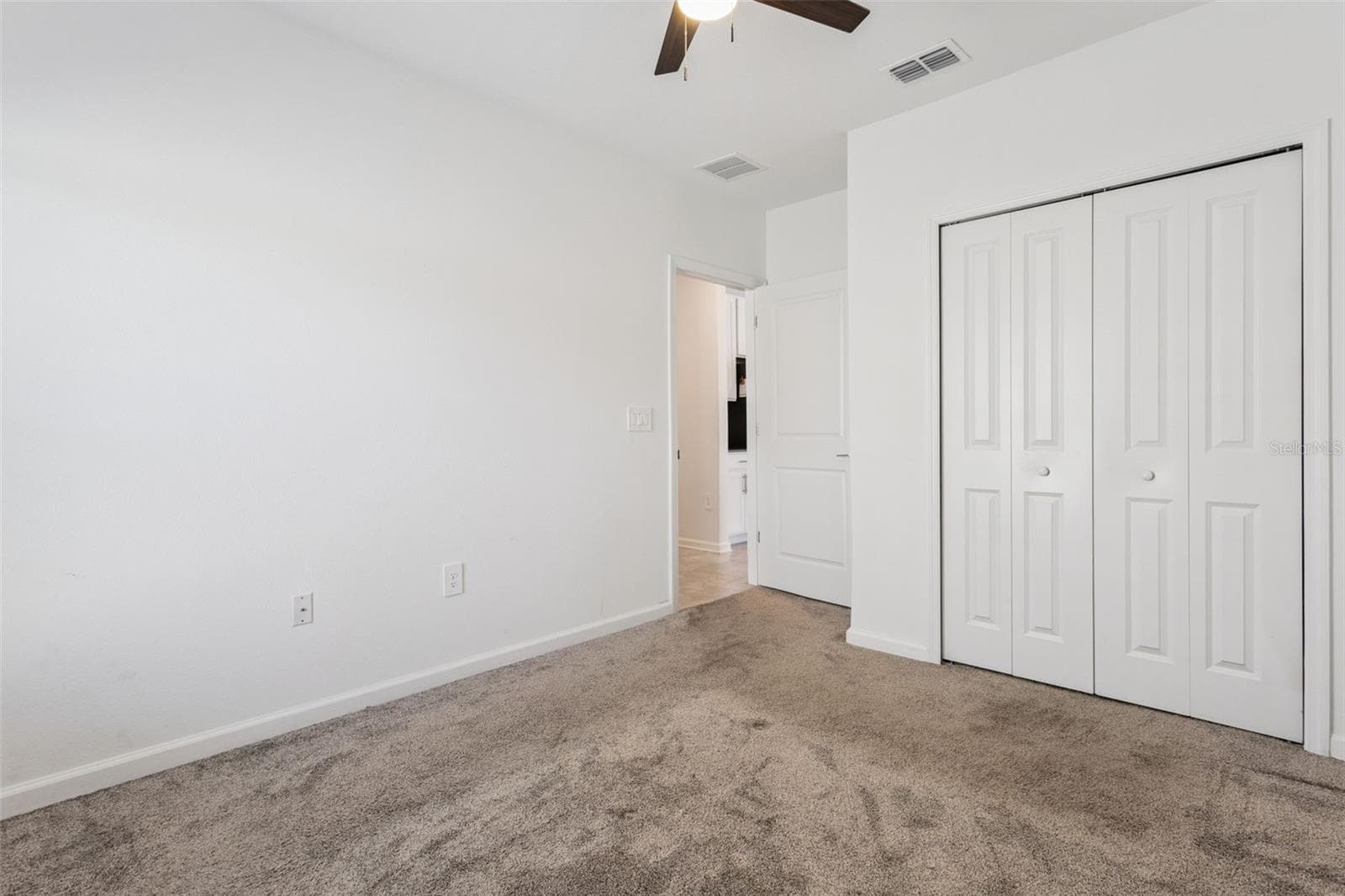 Single Family Residence at 26180 FEATHERGRASS CIR, LEESBURG, photo 16 of 33