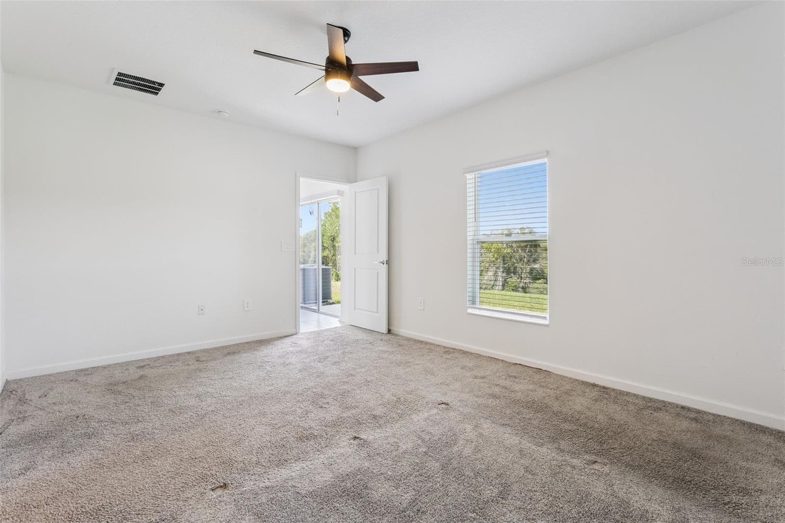 Single Family Residence at 26180 FEATHERGRASS CIR, LEESBURG, photo 22 of 33