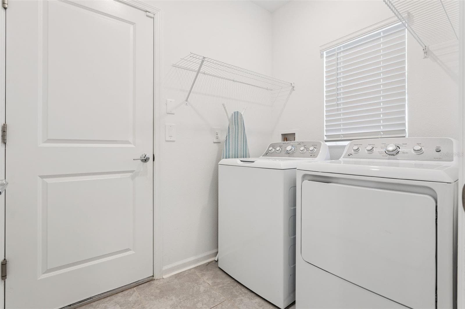 Single Family Residence at 26180 FEATHERGRASS CIR, LEESBURG, photo 26 of 33