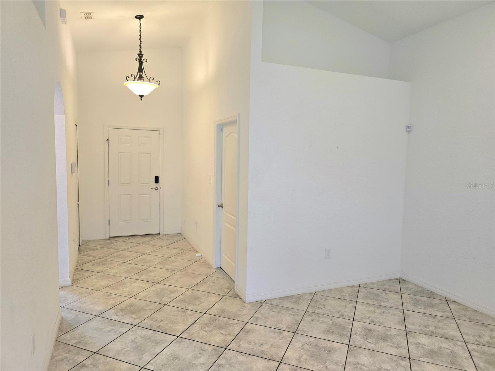 Single Family Residence at 326 DINNER LAKE CT, LAKE WALES, photo 2 of 25