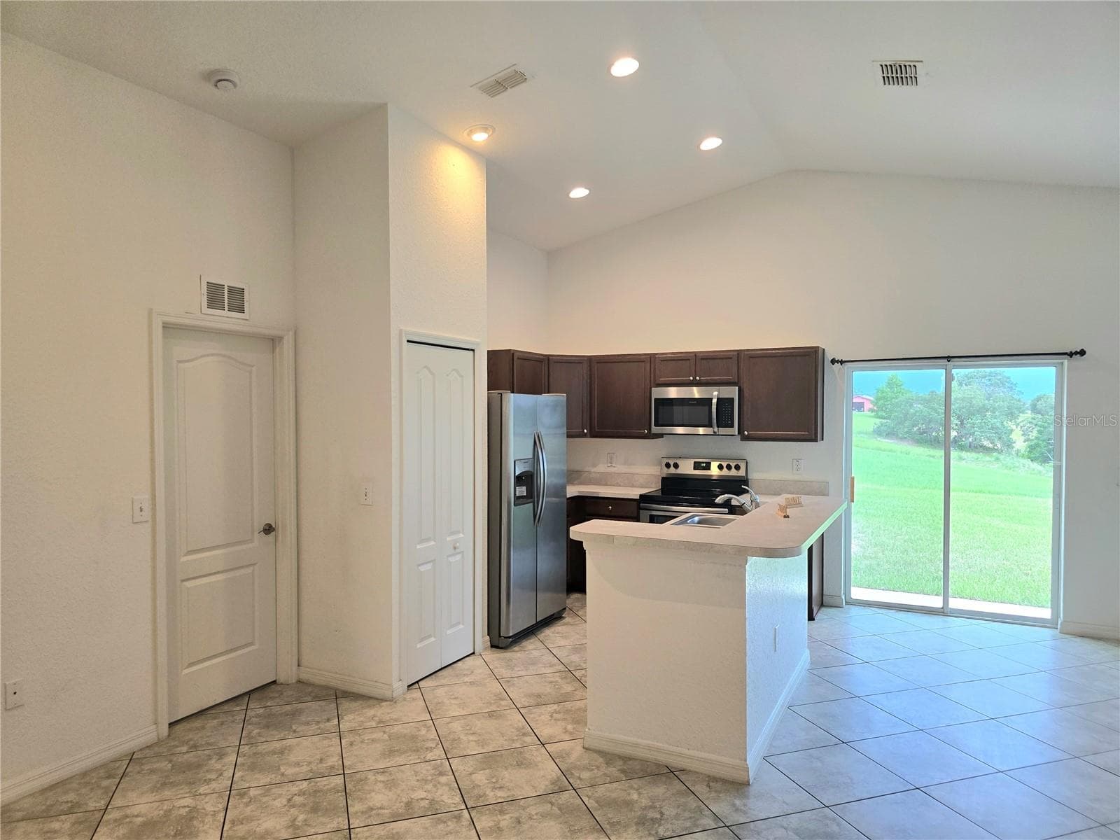 Single Family Residence at 326 DINNER LAKE CT, LAKE WALES, photo 5 of 25