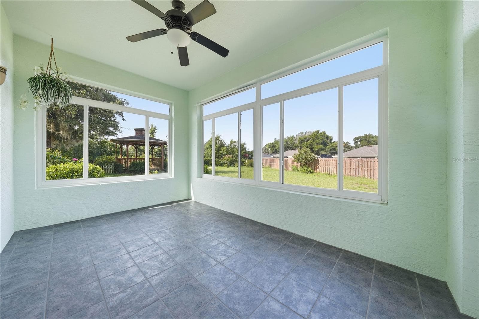 Florida Room - 81 TWIN LAKE CIR, UMATILLA