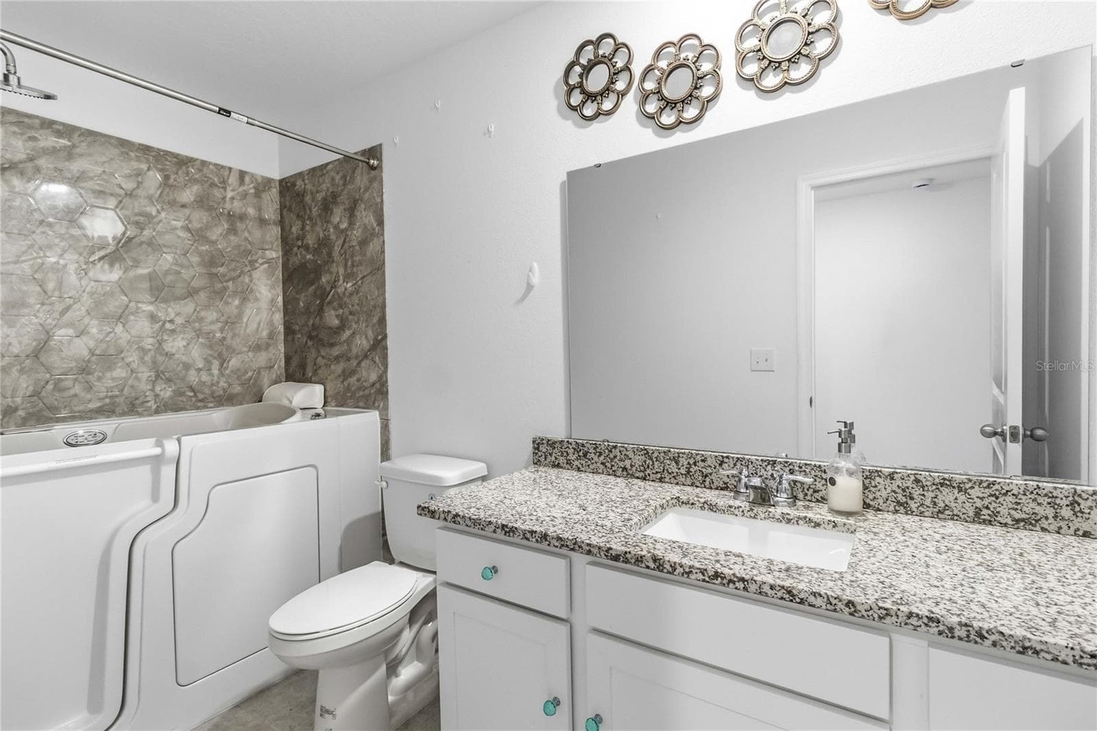 PRIVATE BATHROOM (ENSUITE) - 1457 DALKEITH CV, SANFORD