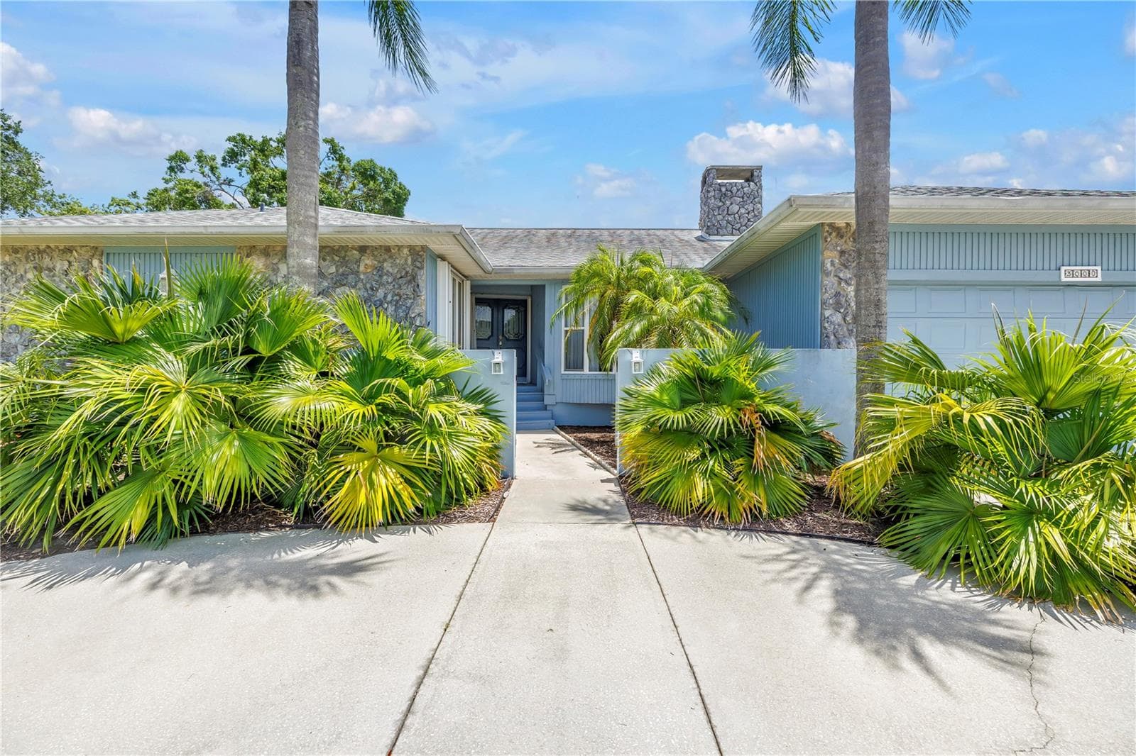Gated front courtyard entry - 3000 HERON PL, CLEARWATER
