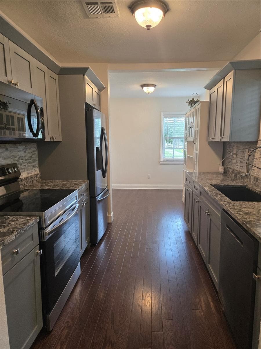 Single Family Residence at 300 E IDLEWILD AVE, TAMPA, photo 17 of 35