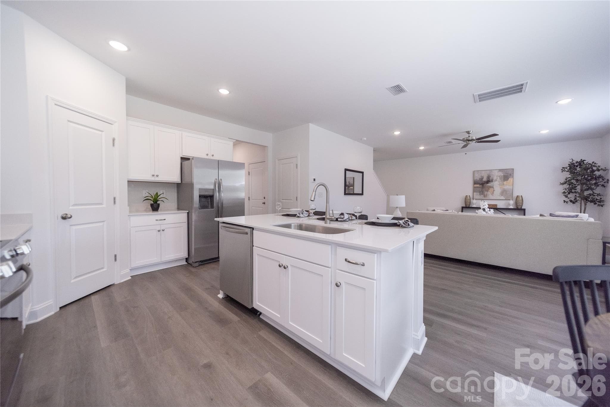 Single Family Residence at 4986 Twin River Drive, Denver, photo 13 of 38