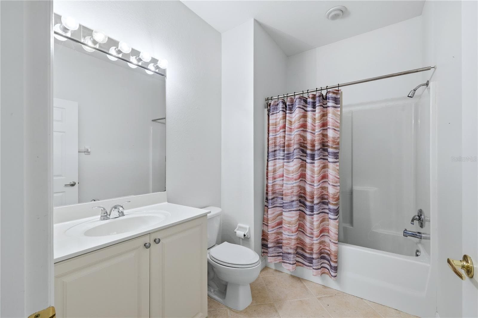 Full Bathroom - 2462 MAGNOLIA CIR, NORTH PORT