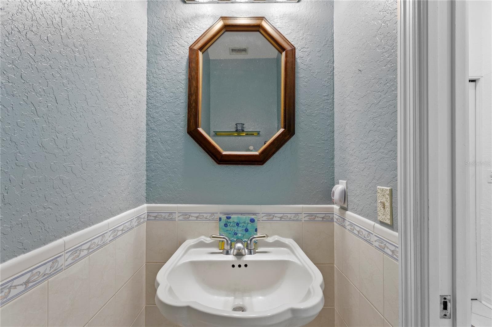 Single Family Residence at 115 ALETA DR, BELLEAIR BEACH, photo 22 of 55